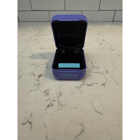 Bitzee Interactive Digital Hologram 3D Pet Takara Tomy Japan - Picture 4 of 10